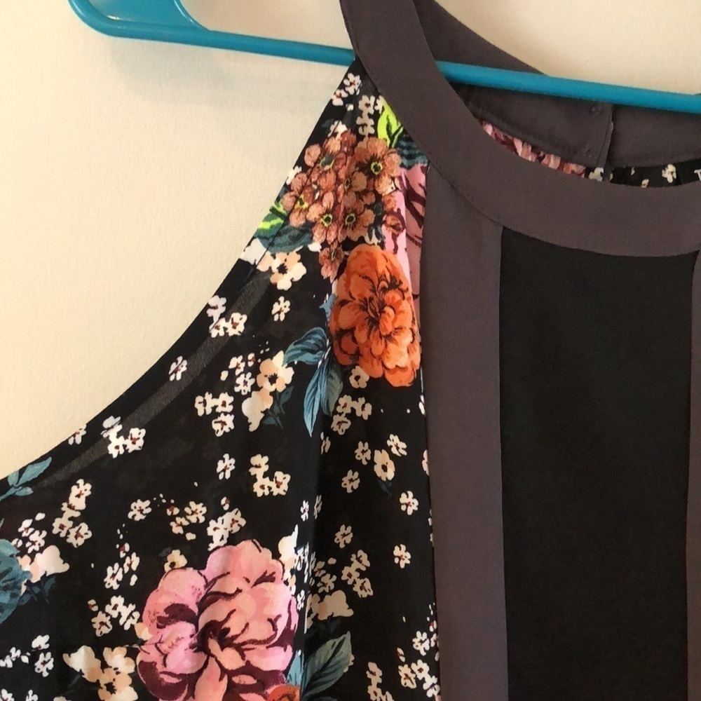 Torrid Lightweight Floral Print Tank Top Size 2X Flowy Feminine Black High Neck - Picture 5 of 16